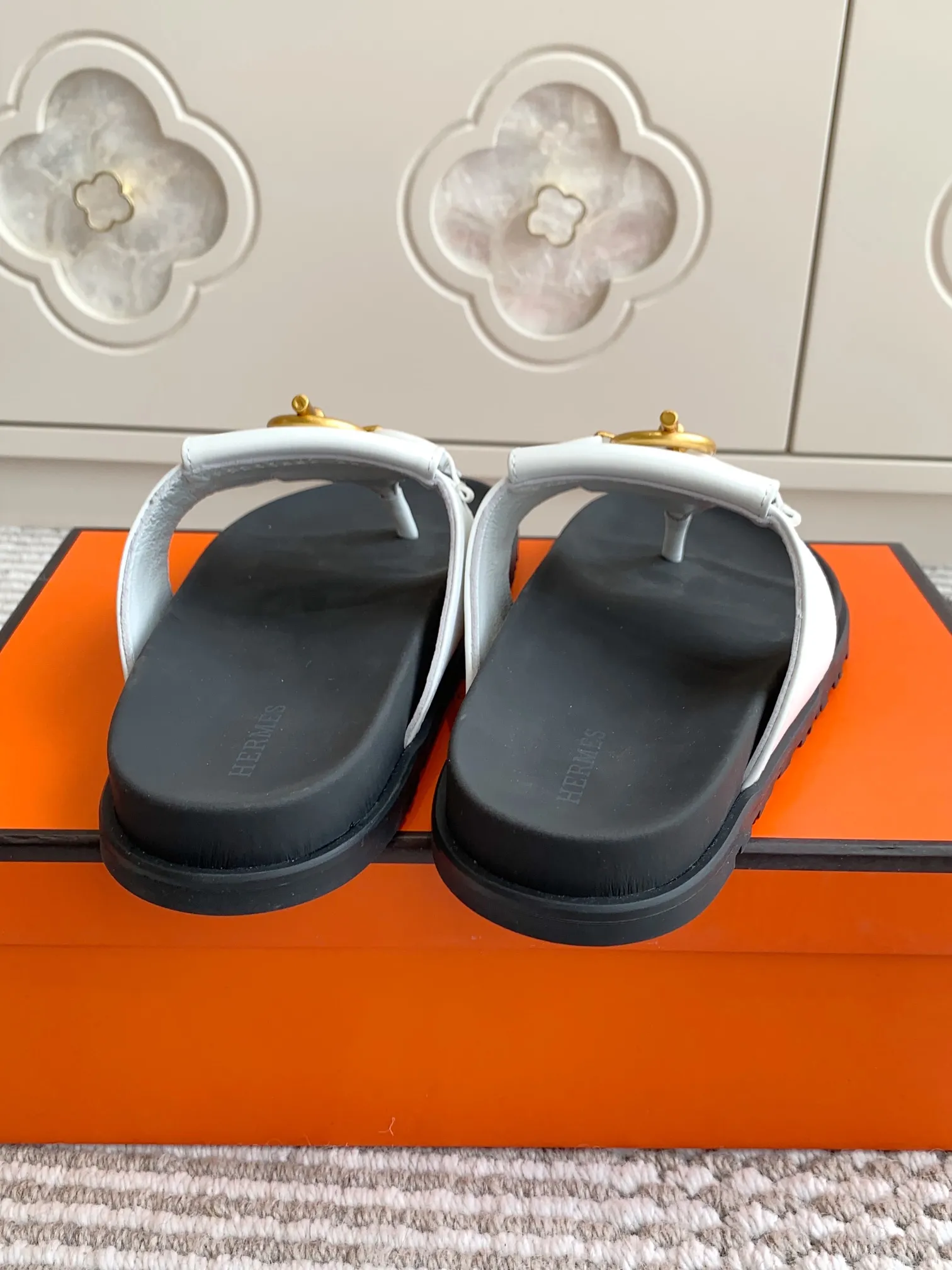 👟👟Ex-factory price 480👟👟 Hermes 〰️H chypre series Kelly buckle slippers Quality Upper: imported calfskin/palmprint cowhide/imported cowhide Foot pads imported silk cowhide, original molded outsole Female size: 35-42